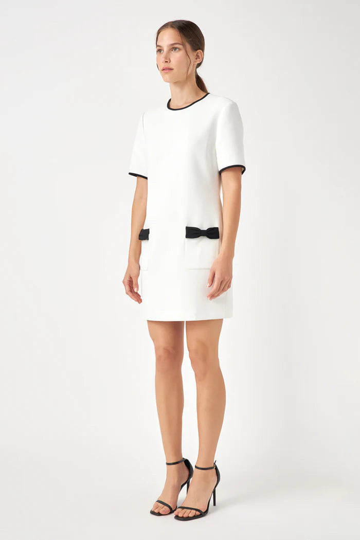 Contrast Accent Shift Pocket Dress