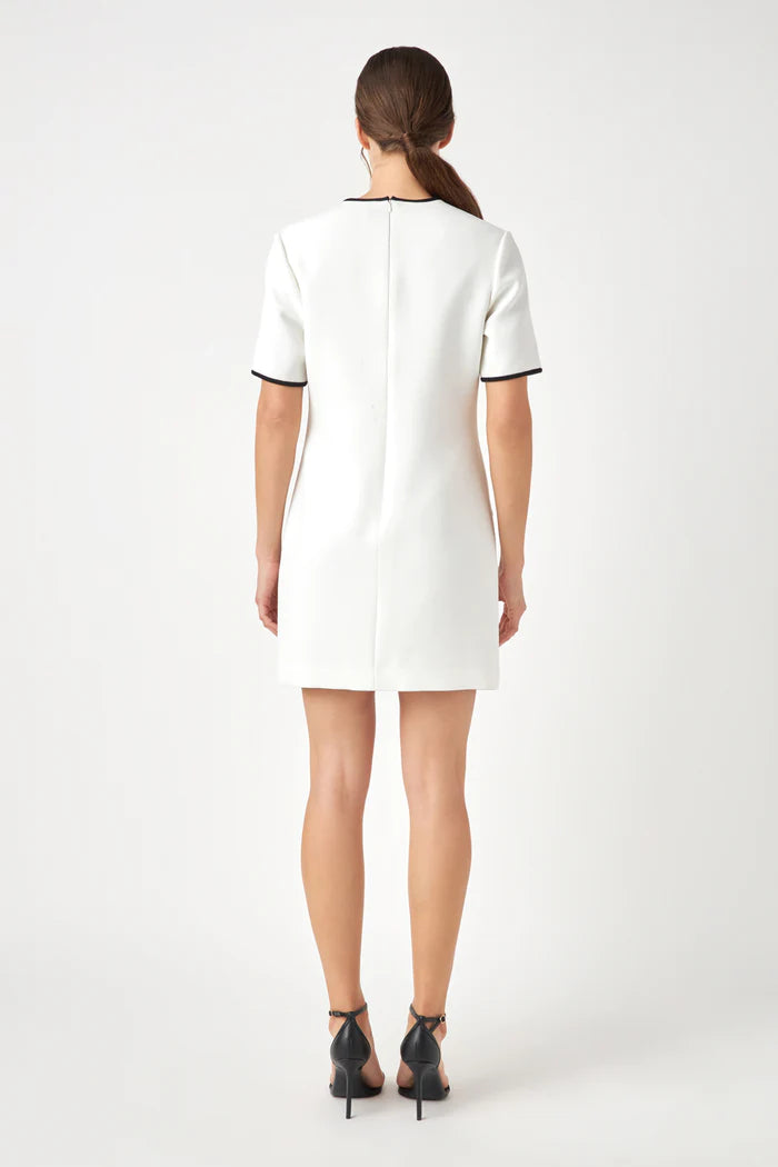 Contrast Accent Shift Pocket Dress