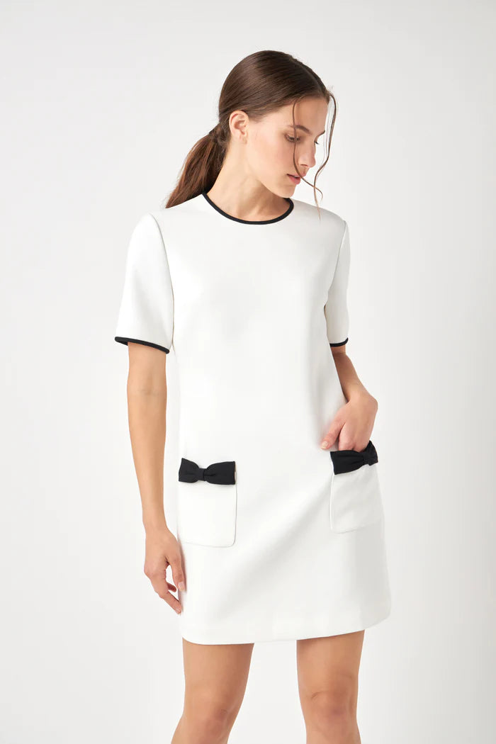 Contrast Accent Shift Pocket Dress